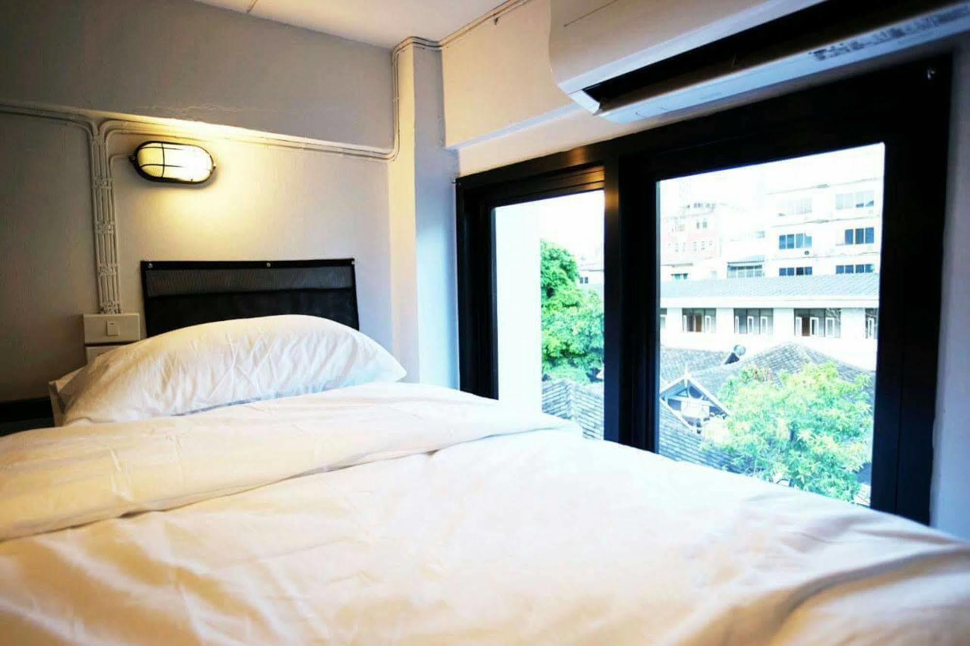 Puck Hostel Bangkok Esterno foto